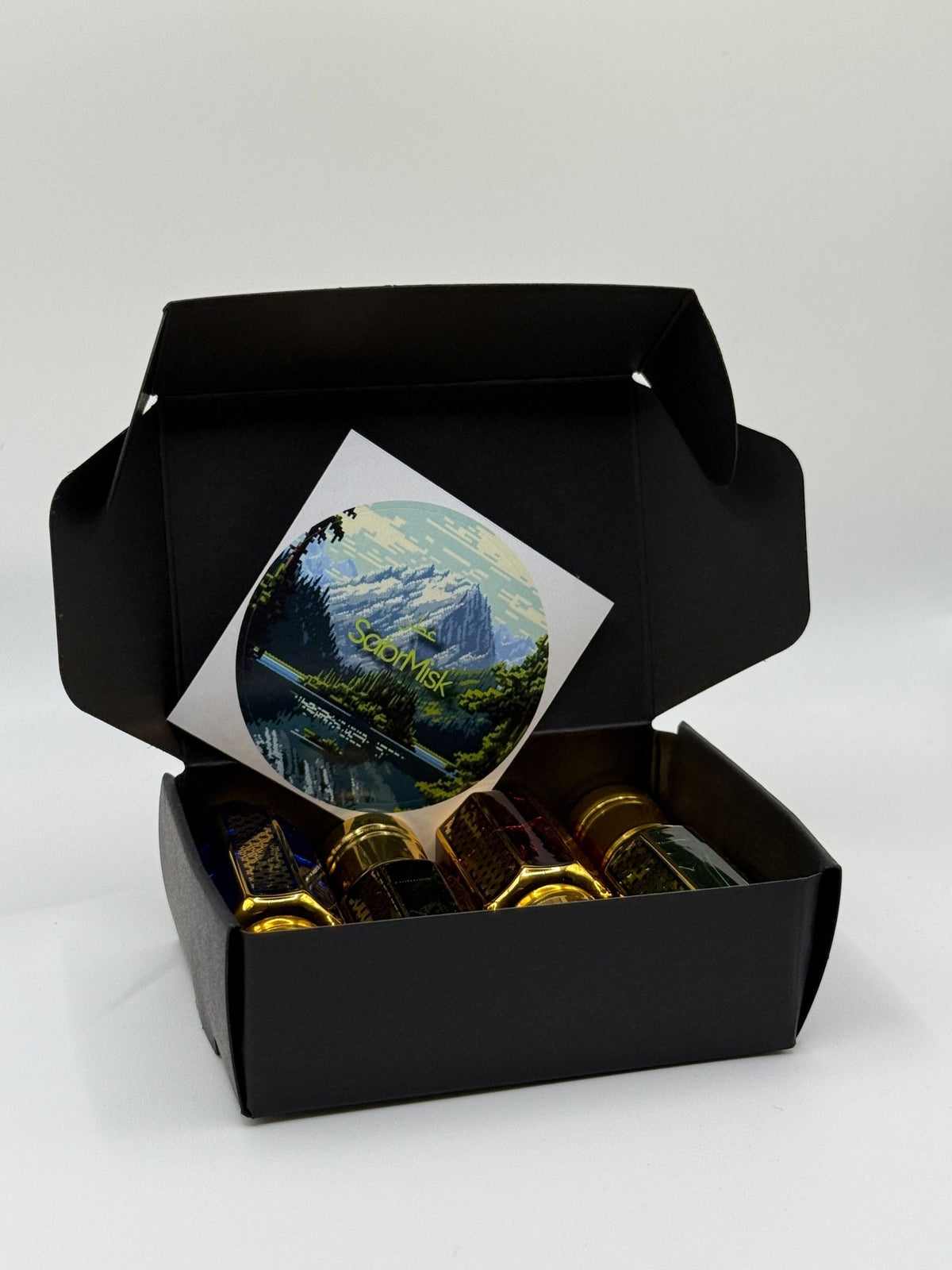 Geschenkset von SabrMisk: schwarze Box mit Parfumölen